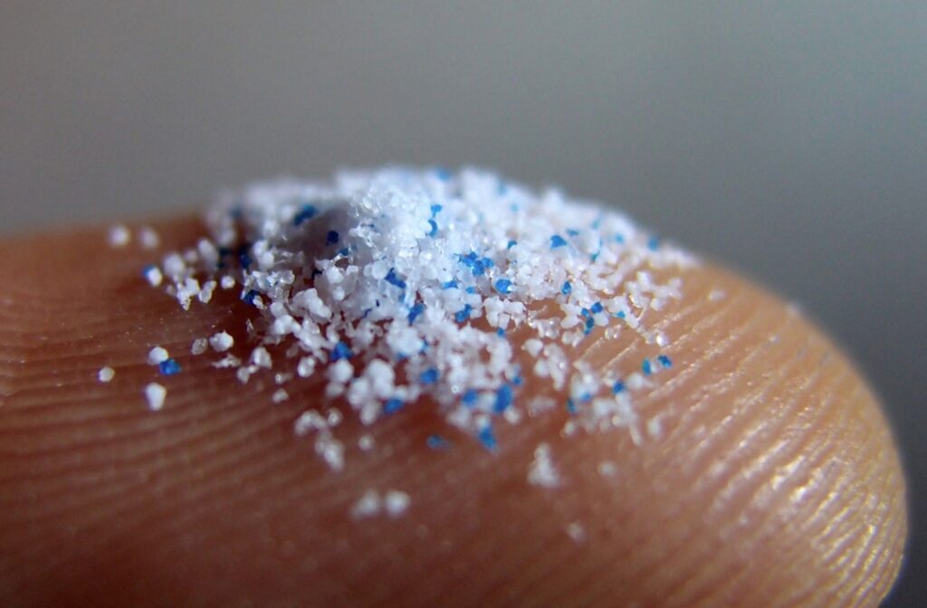 Microplastiche, nanoplastiche e contaminazione cardiaca: la minaccia occulta